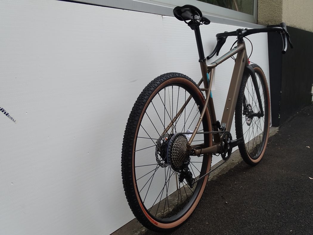 GT Grade Amp (Satin Bronze-Aqua) 2023