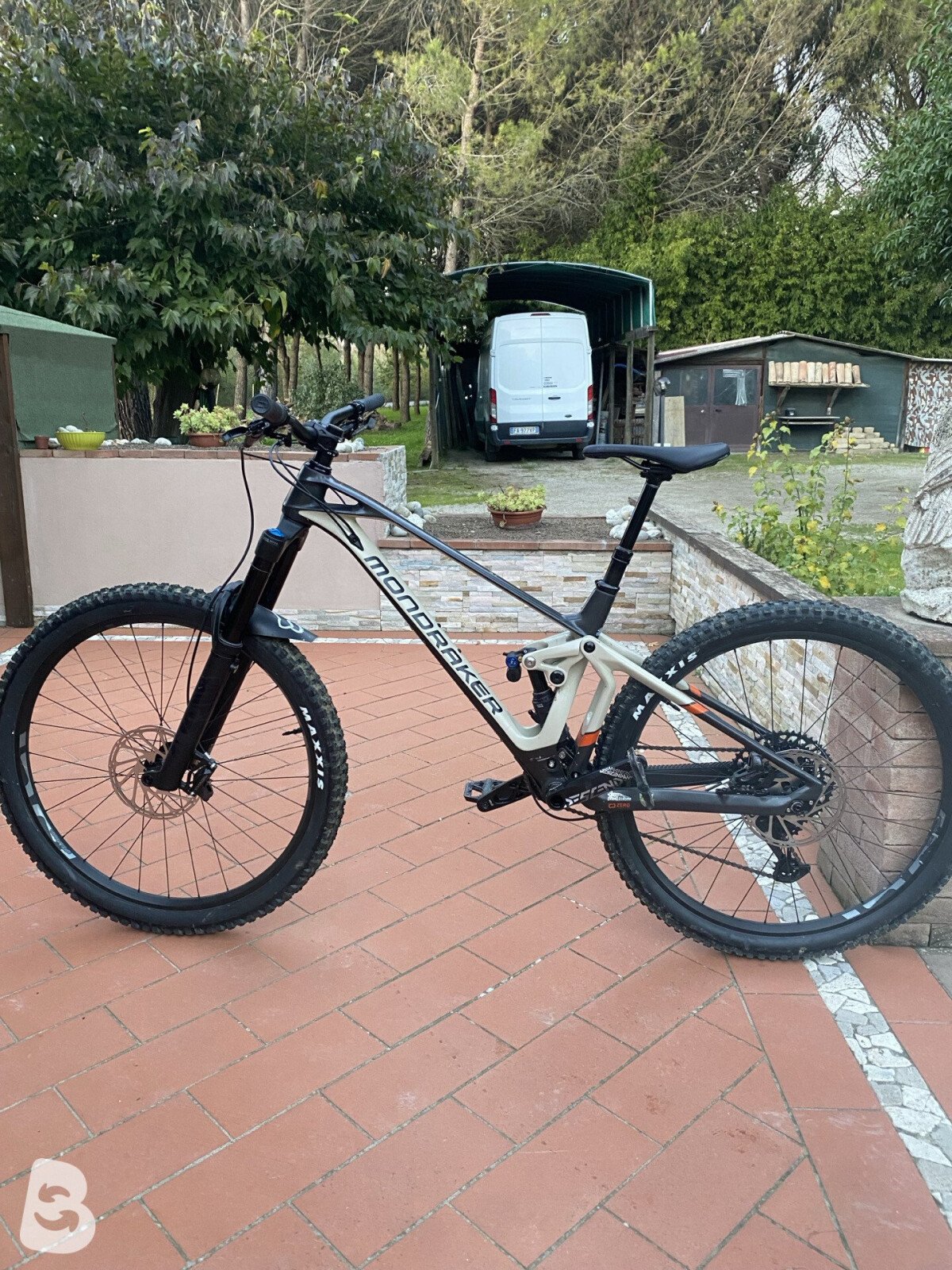 Mondraker Superfoxy Carbon R 2024