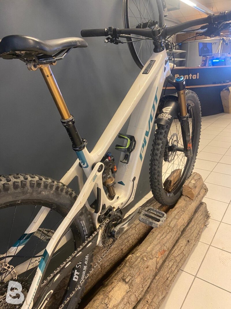 Pivot Shuttle AM 2024