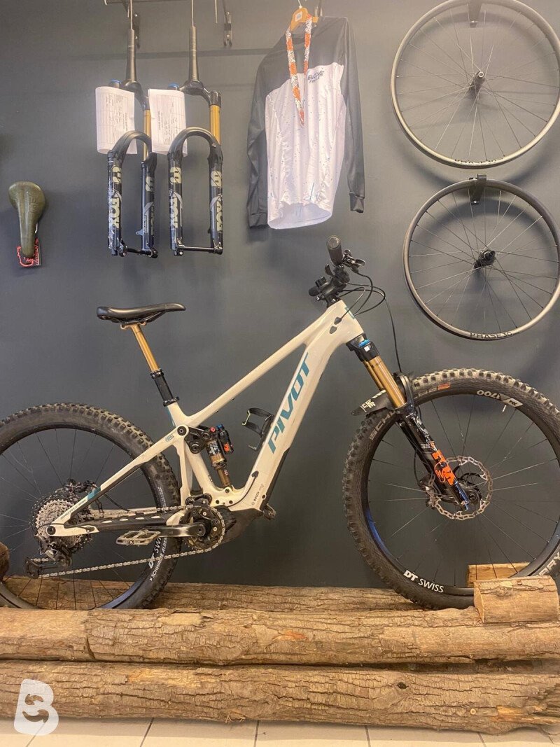 Pivot Shuttle AM 2024