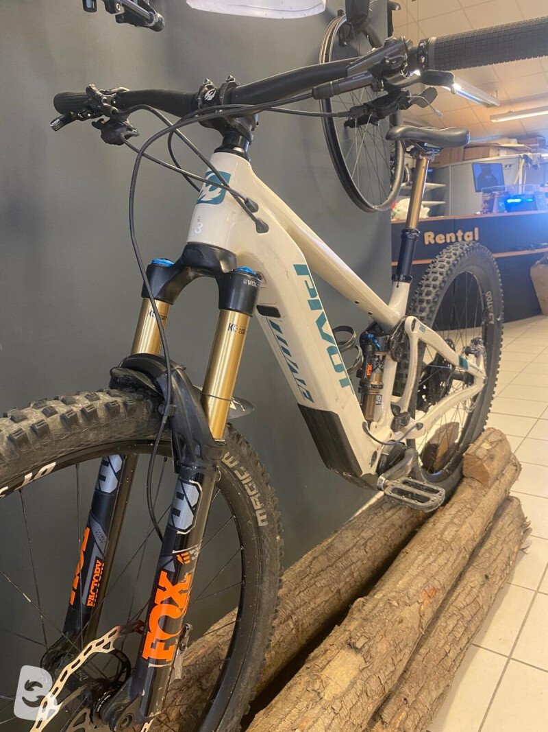 Pivot Shuttle AM 2024