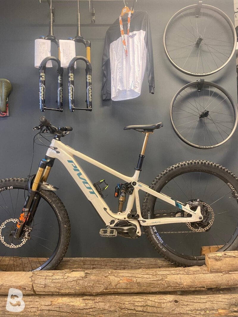 Pivot Shuttle AM 2024
