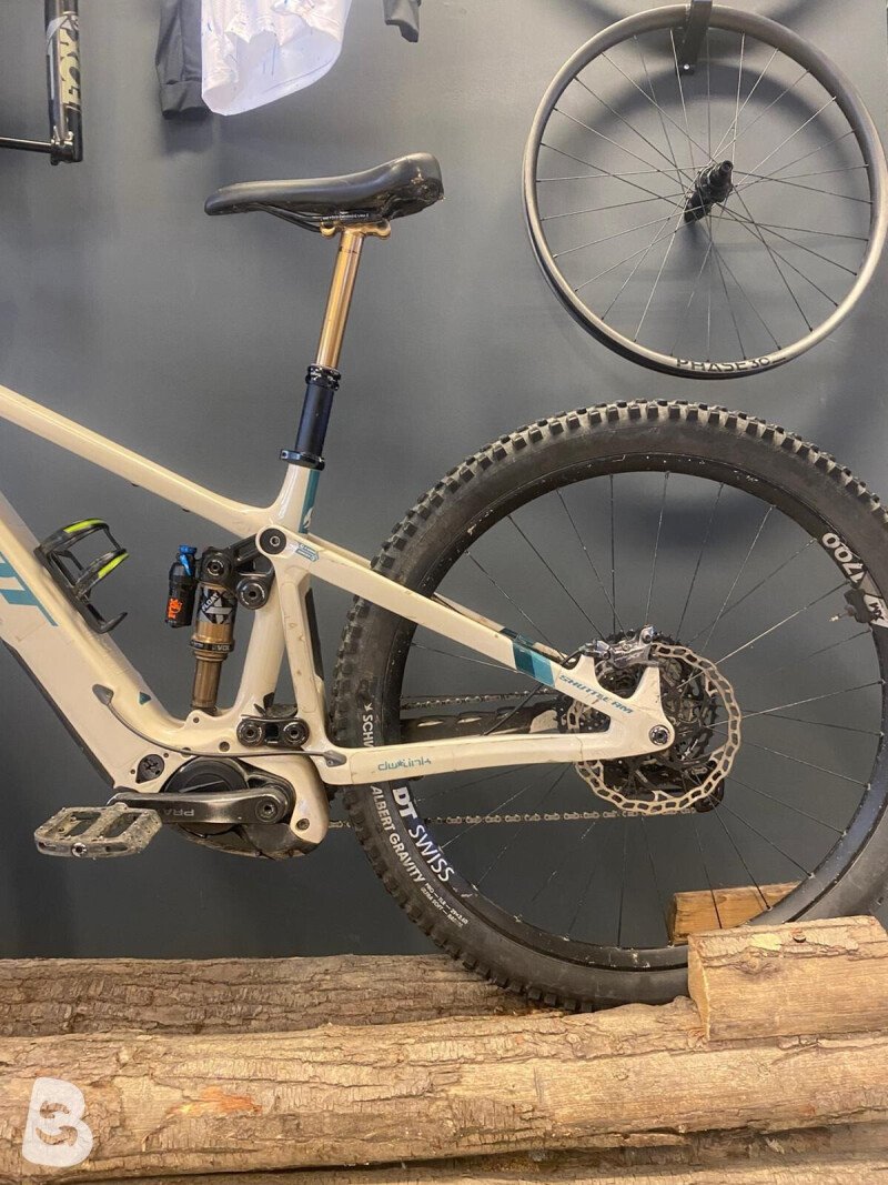 Pivot Shuttle AM 2024