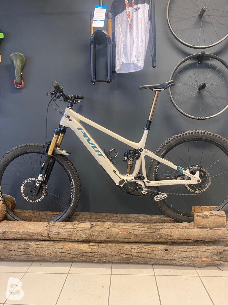 Pivot Shuttle AM 2024