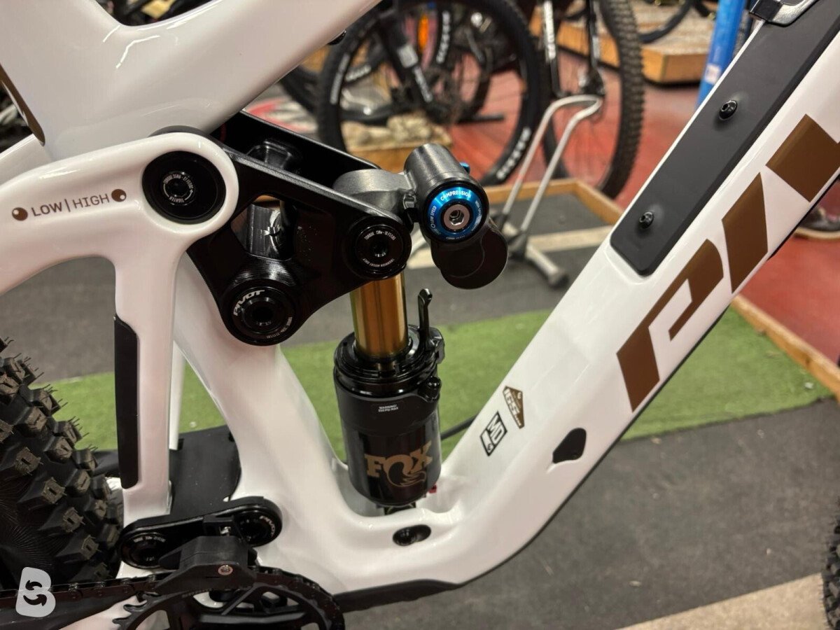 Pivot Firebird Pro X0 2026