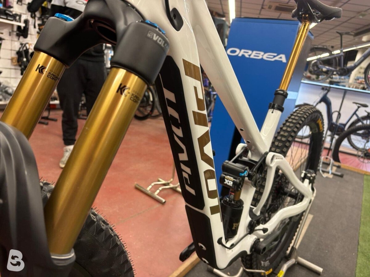 Pivot Firebird Pro X0 2026