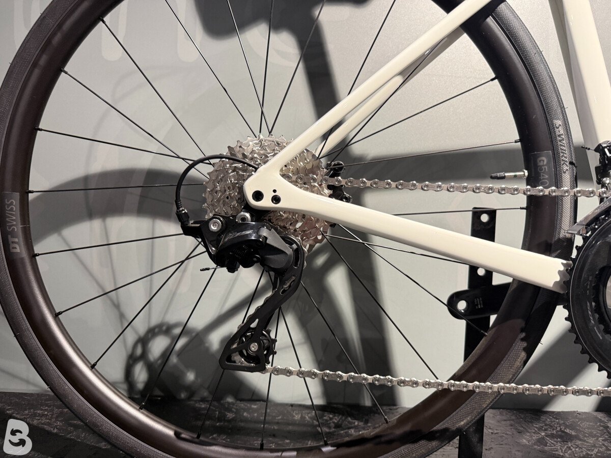Specialized Roubaix SL8 Sport 105 2025