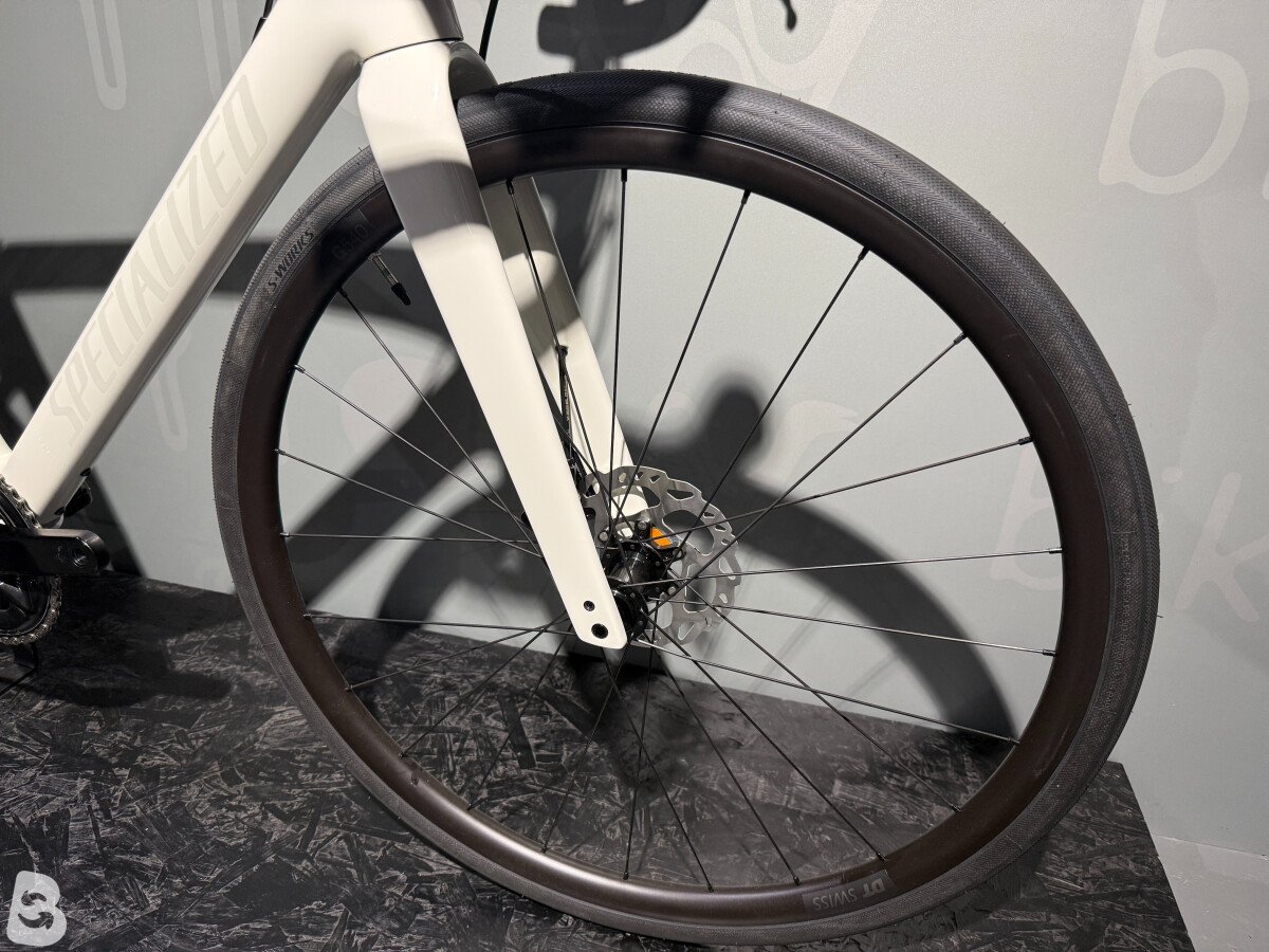 Specialized Roubaix SL8 Sport 105 2025