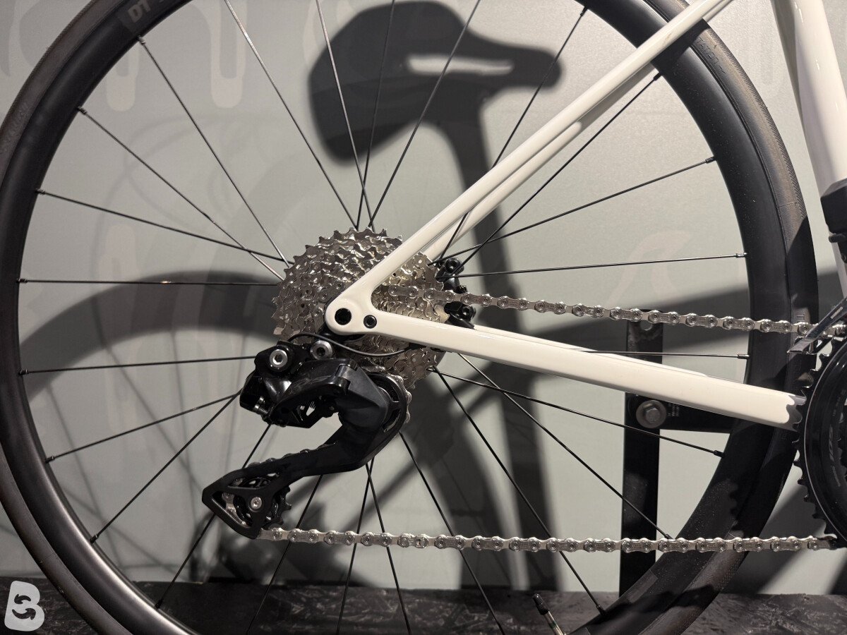 Specialized Aethos Comp Shimano 105 Di2 2025
