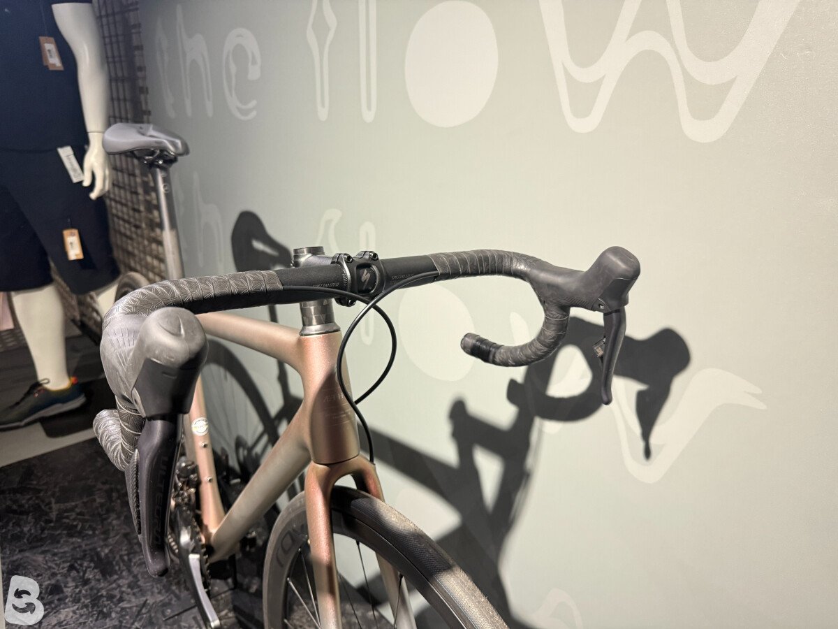 Specialized Aethos S-Works custom Ultegra Di2 2024