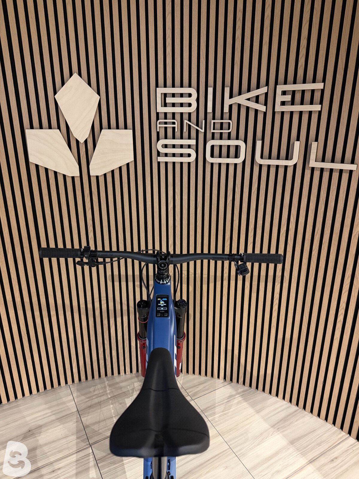 Pivot Shuttle AM Pro XO 2026