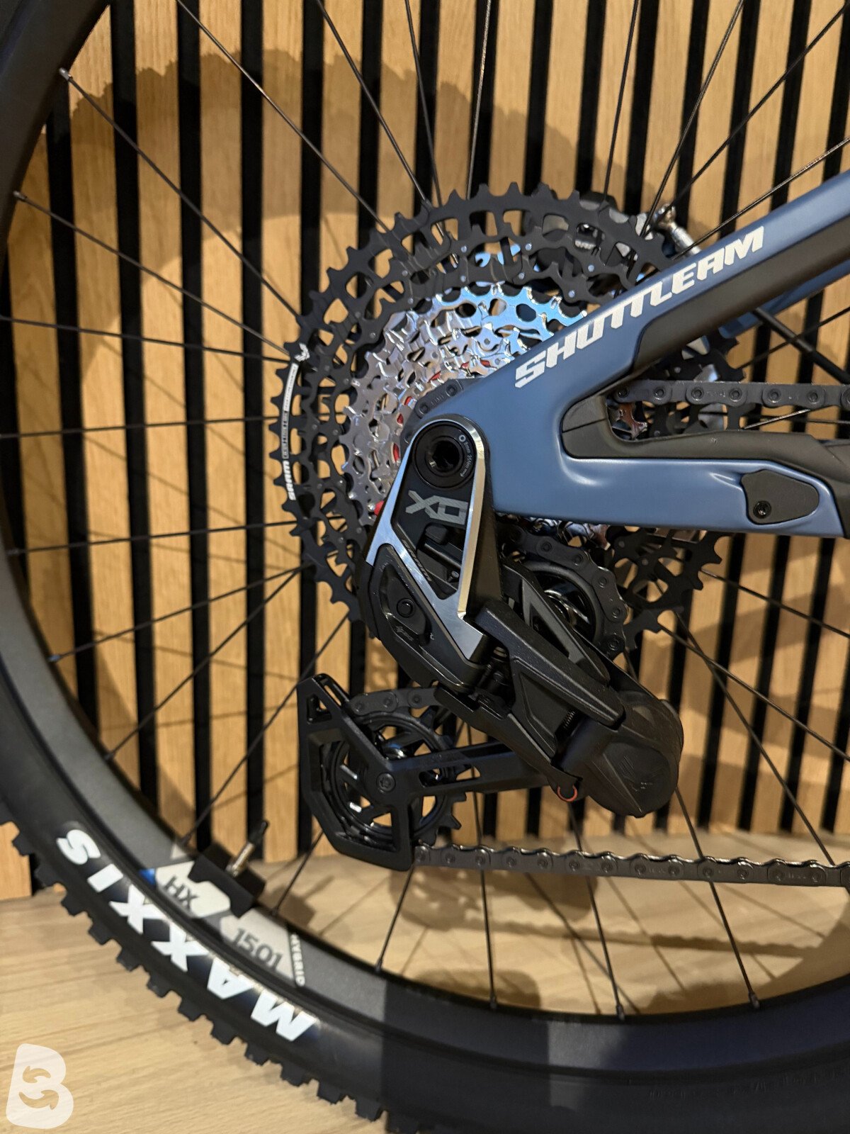 Pivot Shuttle AM Pro XO 2026
