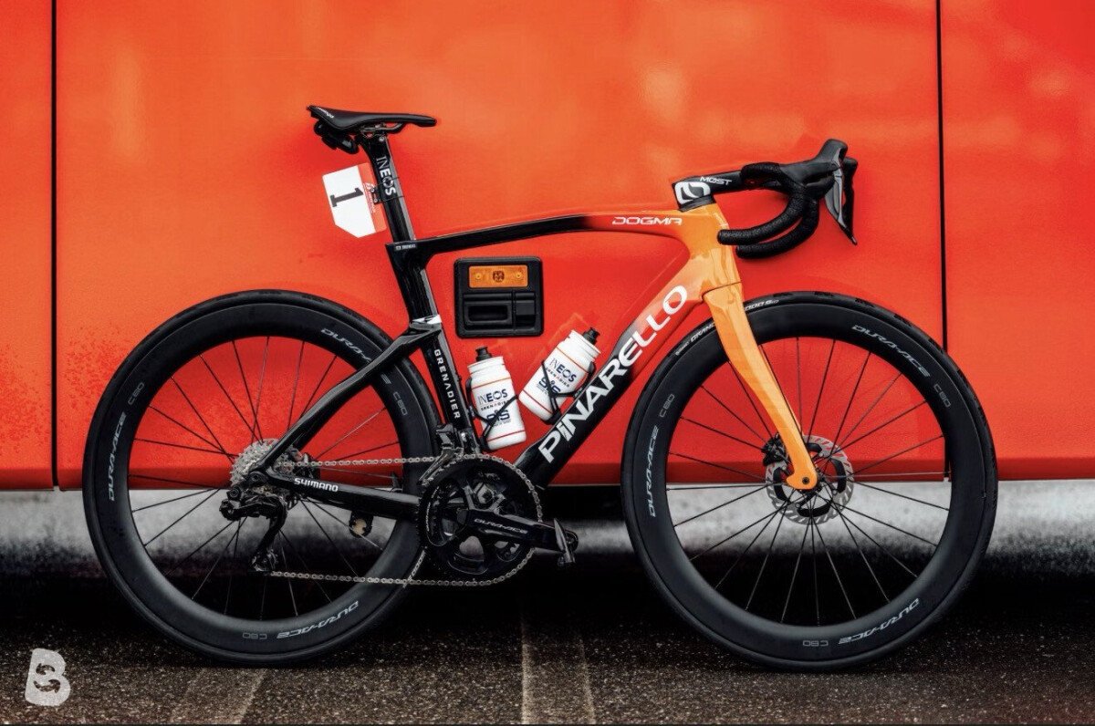 Pinarello Dogma F 2025