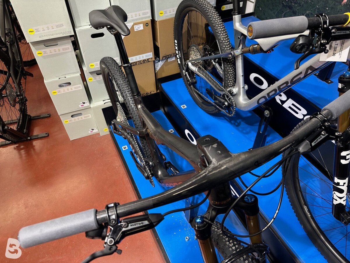 Orbea OIZ M-TEAM AXS 2026