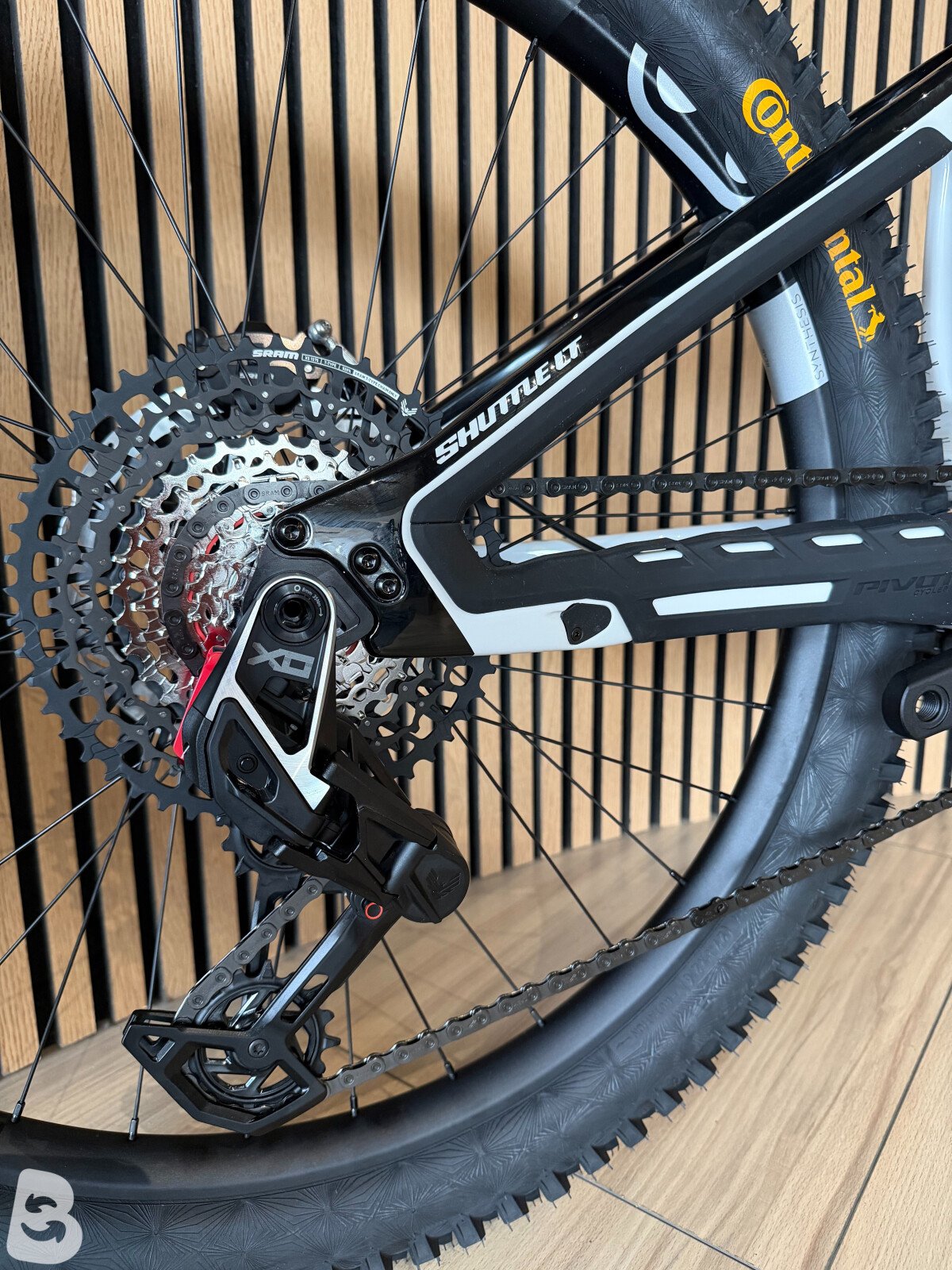 Pivot Shuttle LT Pro XO 2026