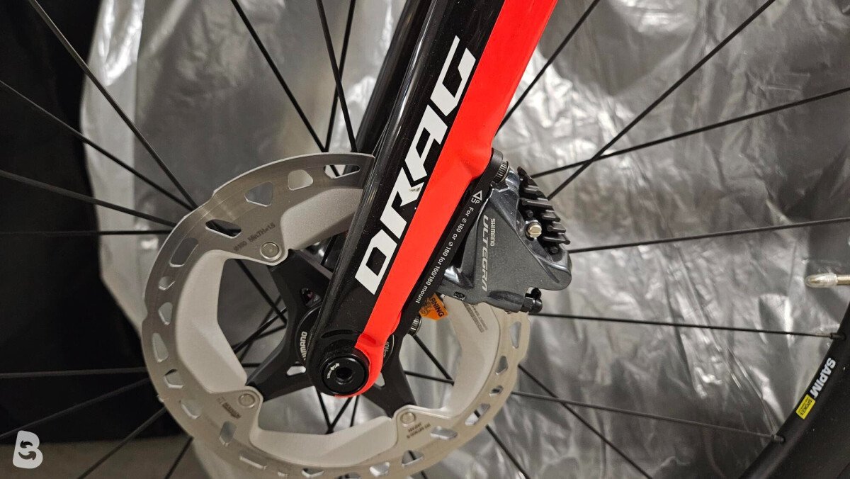 Drag Celerra DB Pro U-21 black red 2022 - RH-M 2022