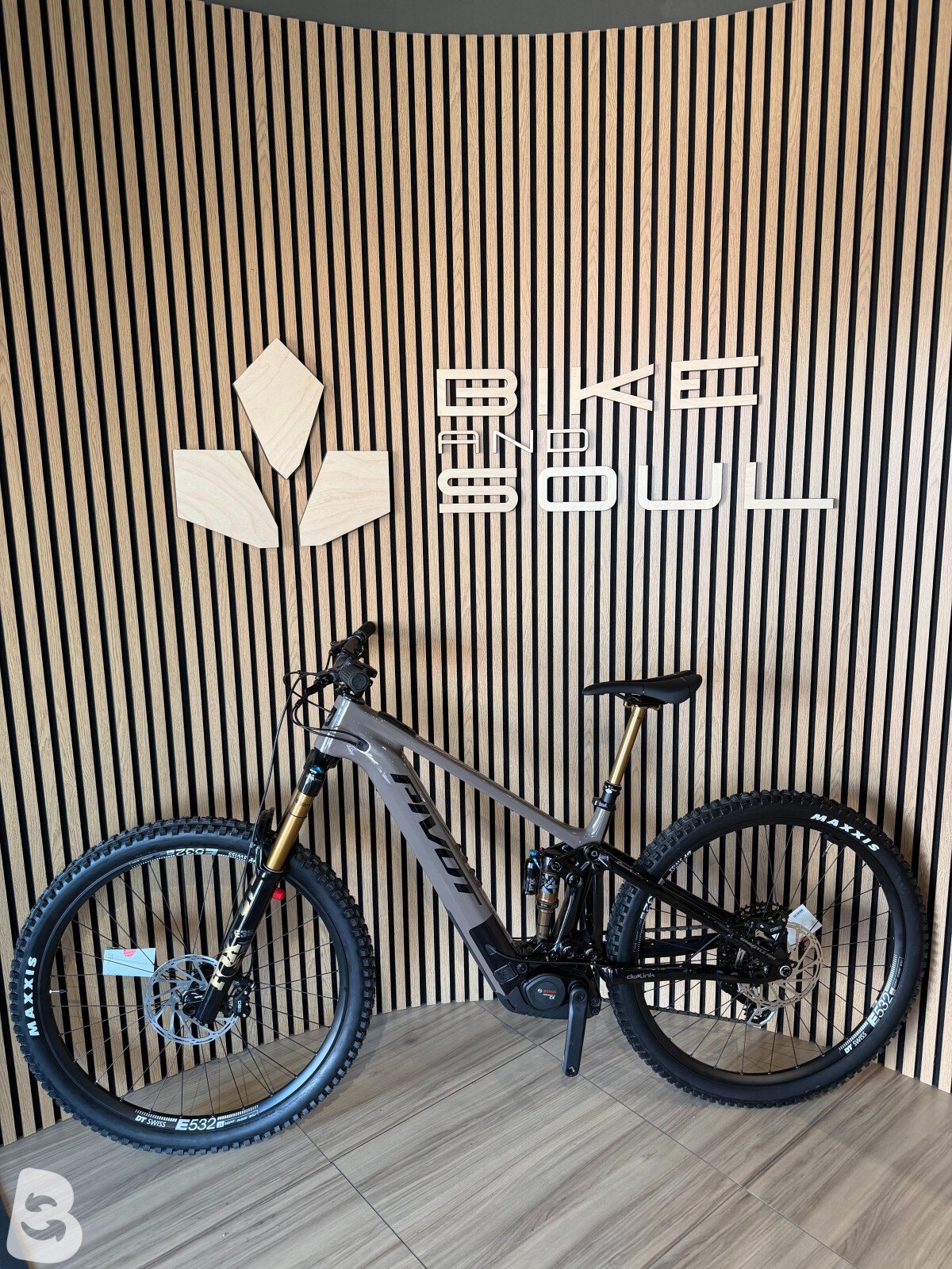 Pivot Pivot Shuttle AM Ride Eagle - Upgrade FOX 2026