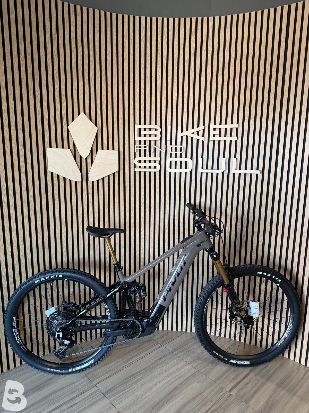 Pivot Pivot Shuttle AM Ride Eagle - Upgrade FOX 2026