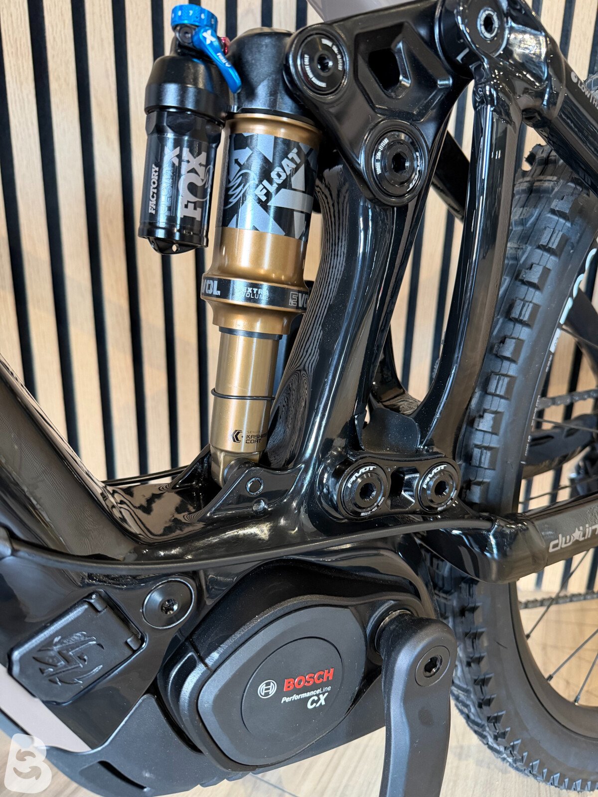 Pivot Pivot Shuttle AM Ride Eagle - Upgrade FOX 2026