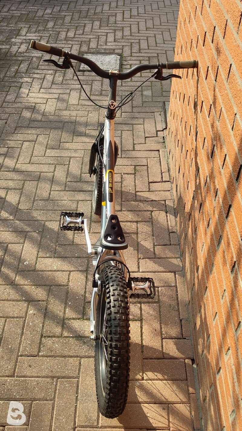 Monty Alu7005um 2008