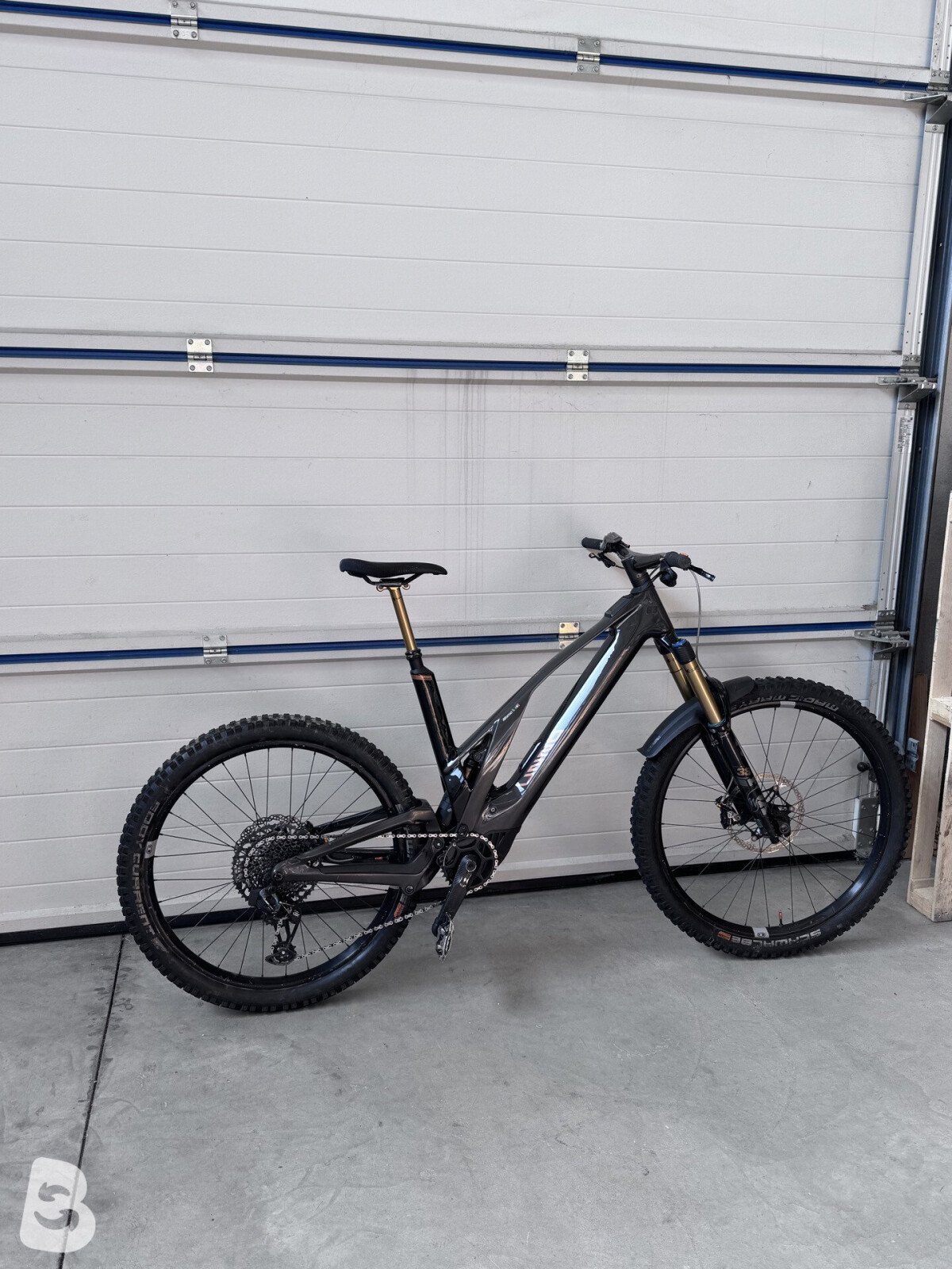 UNNO Mith Factory Carbon 2023