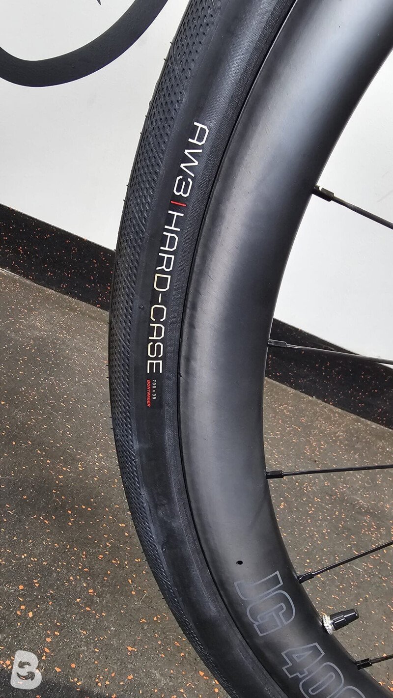 Superior x-road team elite se disc + carbon wheels 2024
