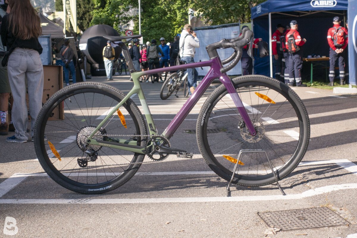 Scott ADDICT 40 GRAVEL OLIVINE GREEN BLACKBARRY PURPLE 2025