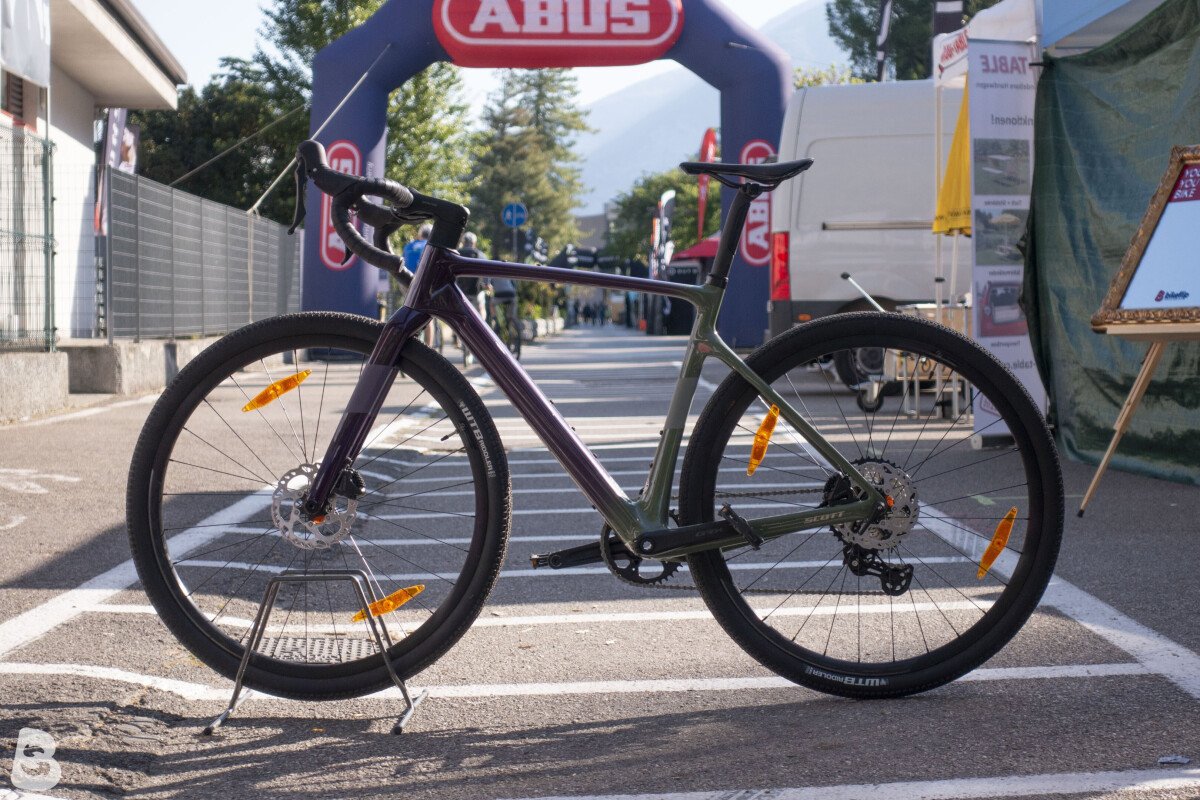 Scott ADDICT 40 GRAVEL OLIVINE GREEN BLACKBARRY PURPLE 2025