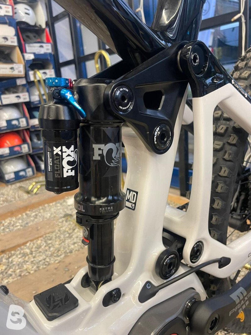 Pivot SHUTTLE LT PRO BOSCH CX-R 800wh 2026