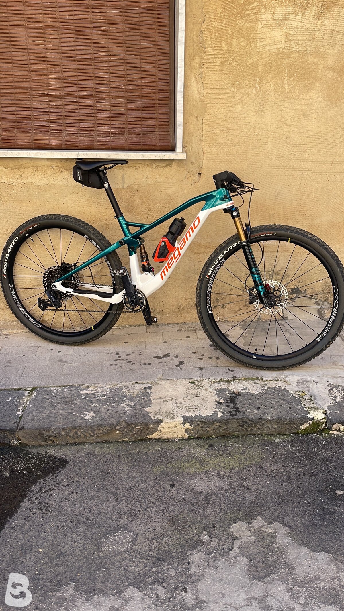 Megamo Track R120 10 LTD 2022