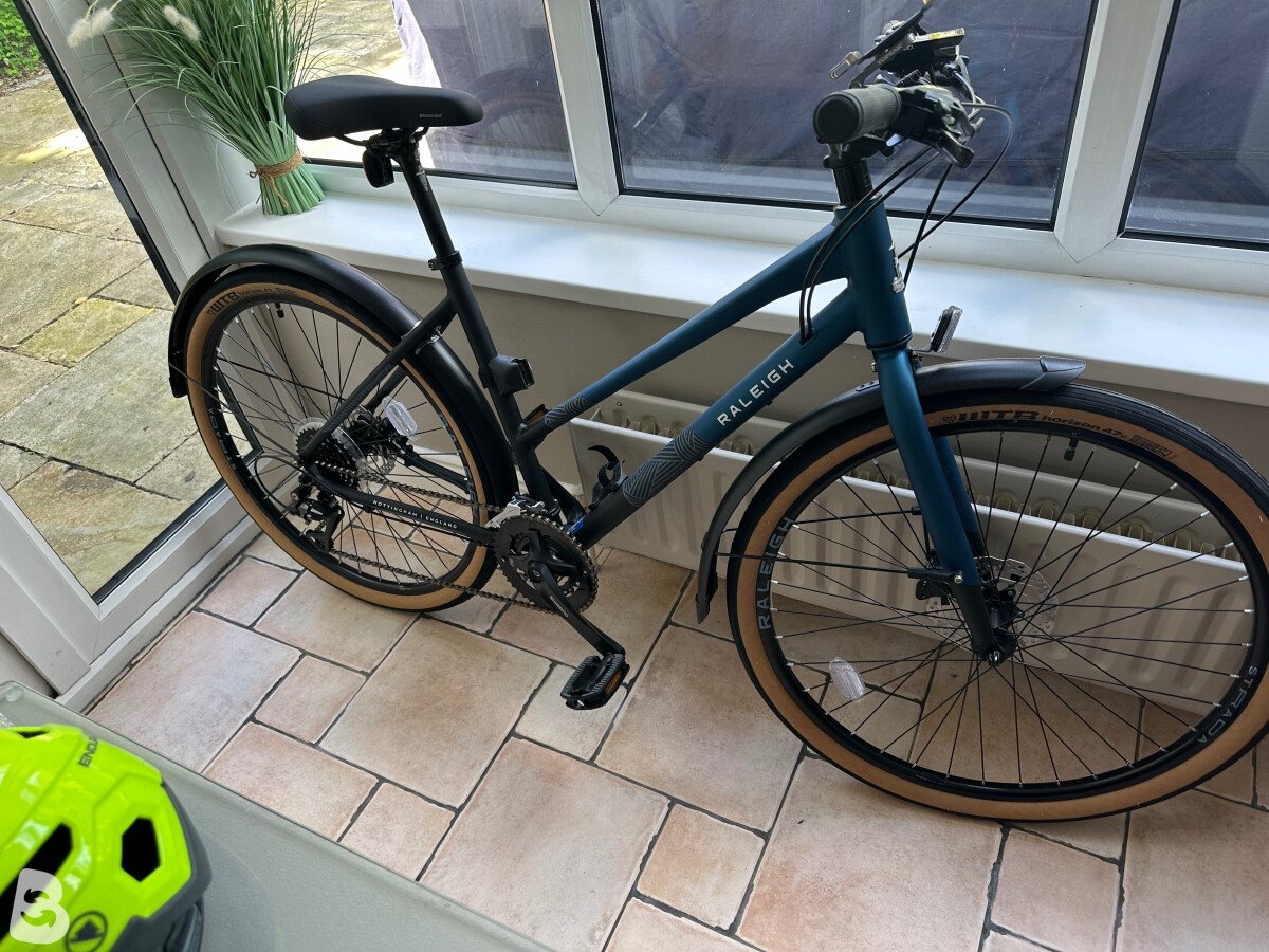 Raleigh Strada City Hybrid 2024