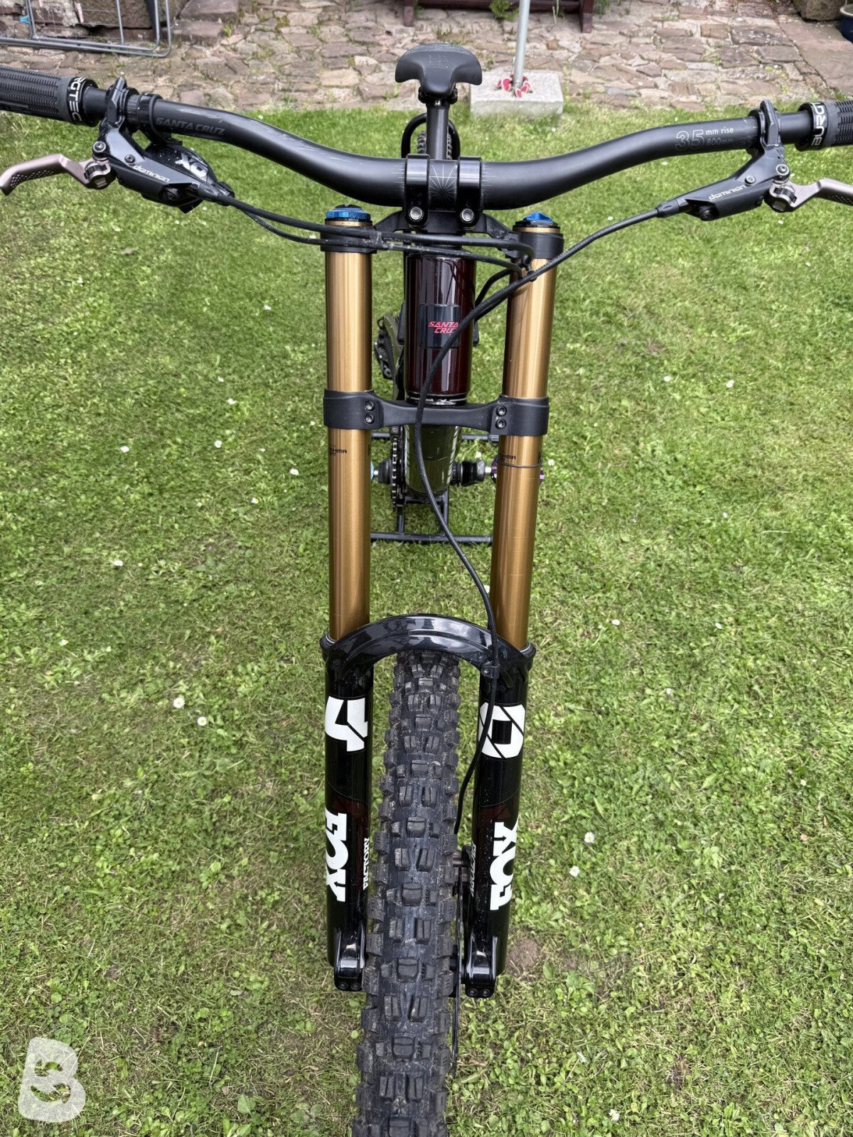 Santa Cruz V10 2022