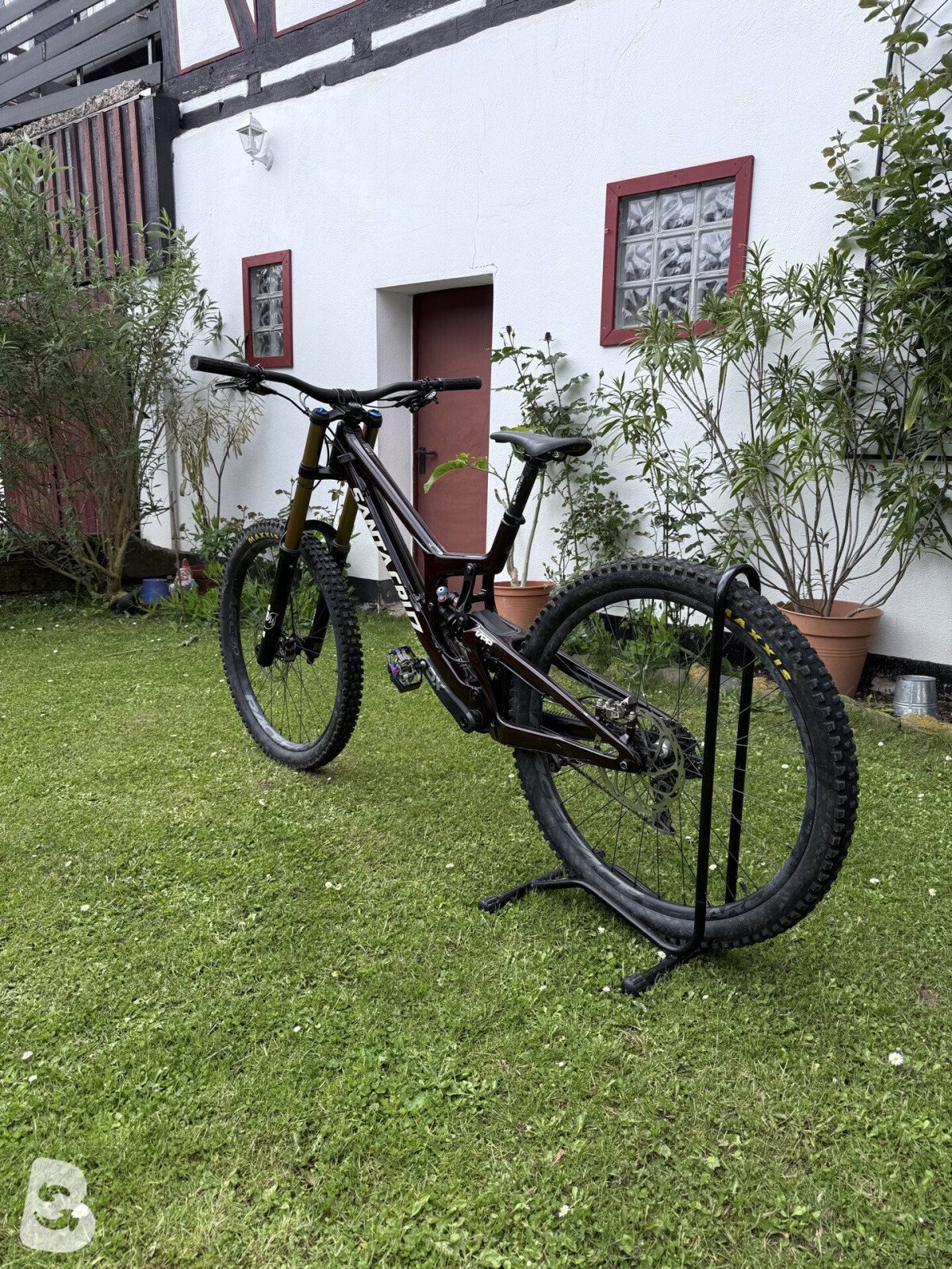 Santa Cruz V10 2022
