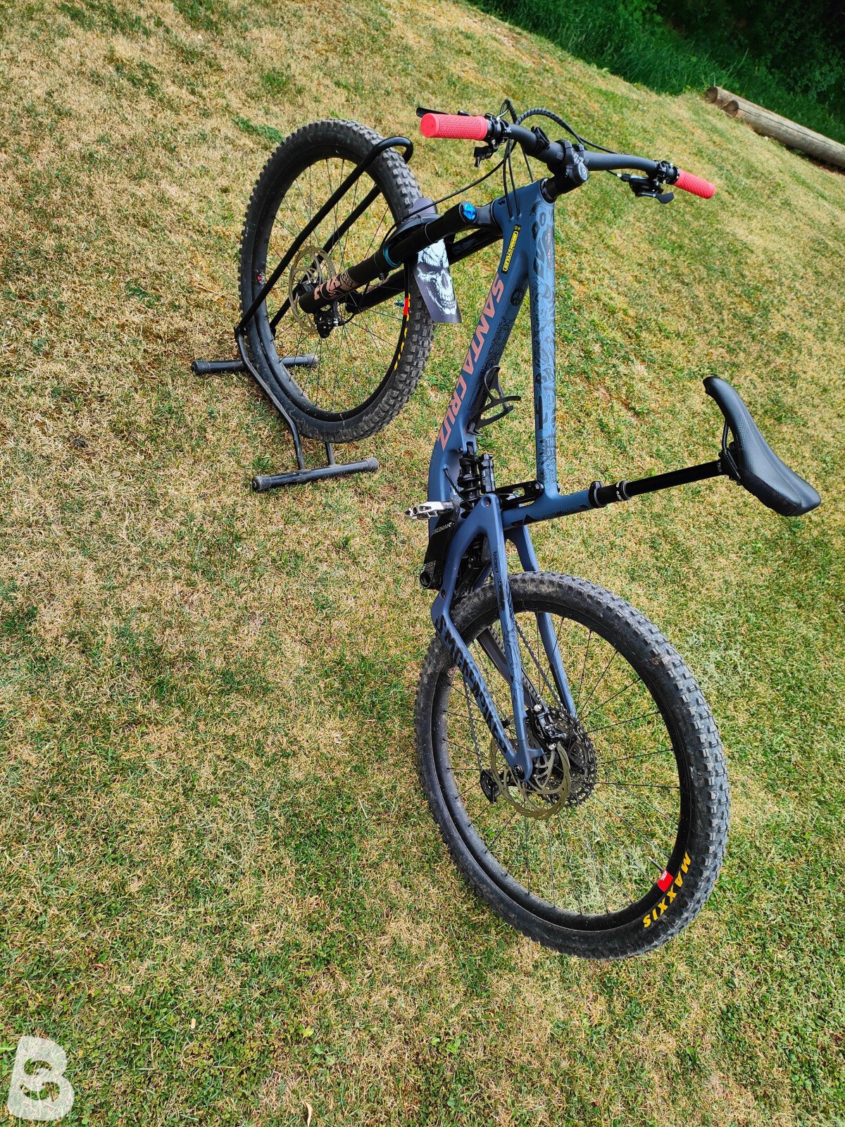 Santa Cruz Megatower XT Coil Carbon 2022