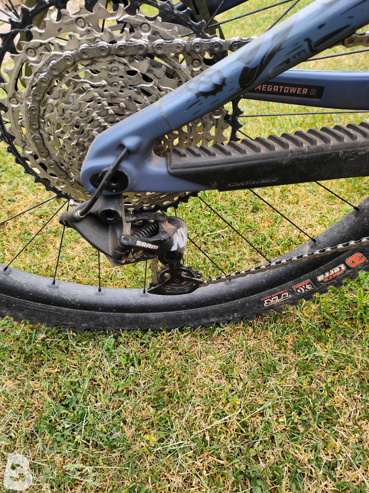Santa Cruz Megatower XT Coil Carbon 2022