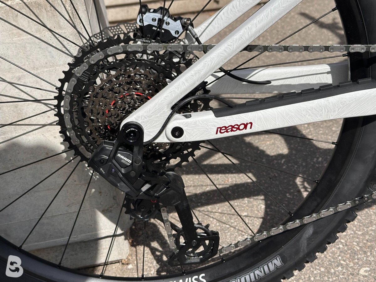 Megamo REASON CRB 02 AVINOX M2s 2027