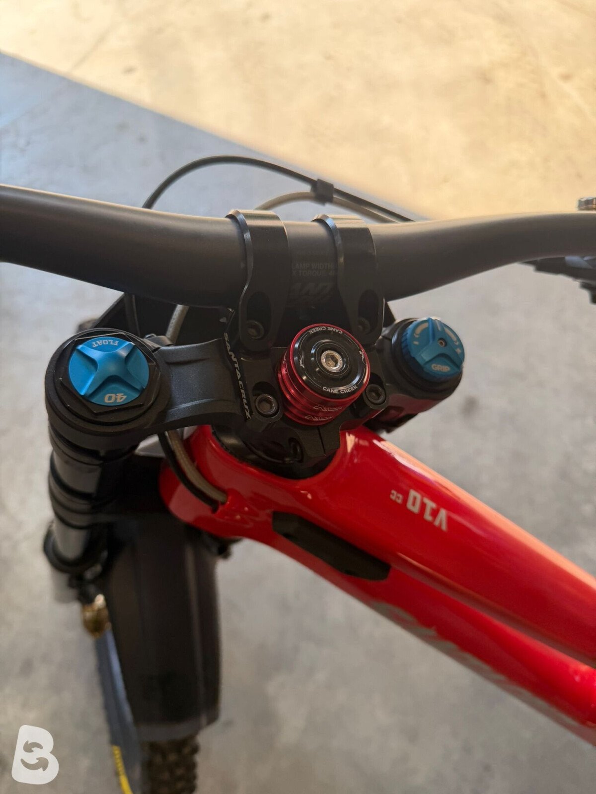 Santa Cruz V10 2024