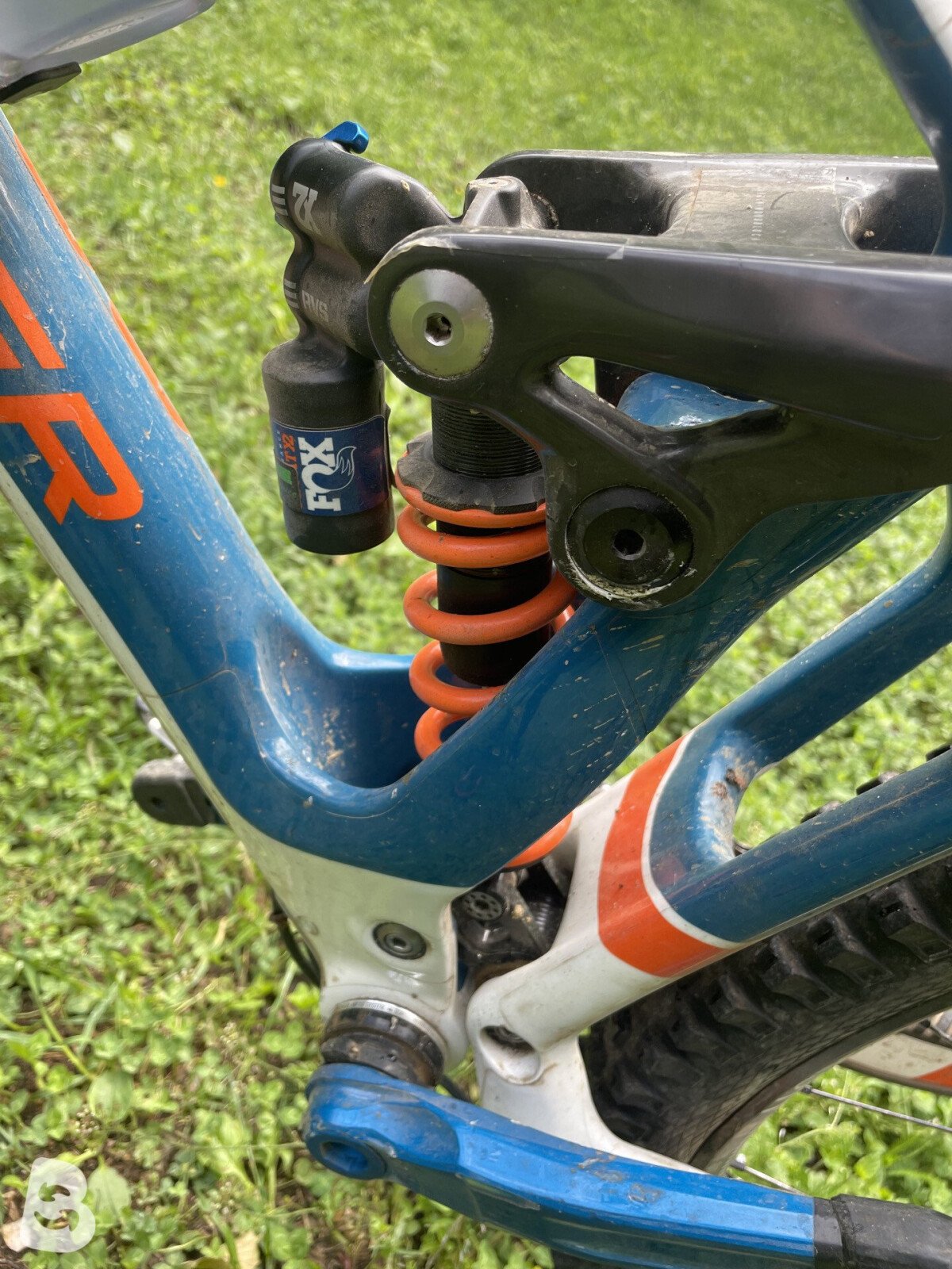 Mondraker Superfoxy carbon R 2022