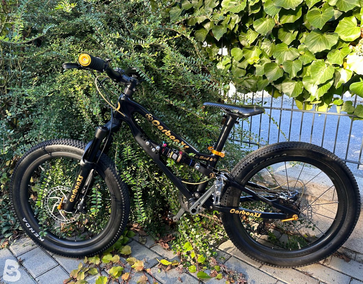 CarbonXScycles Australia Mad6 2021