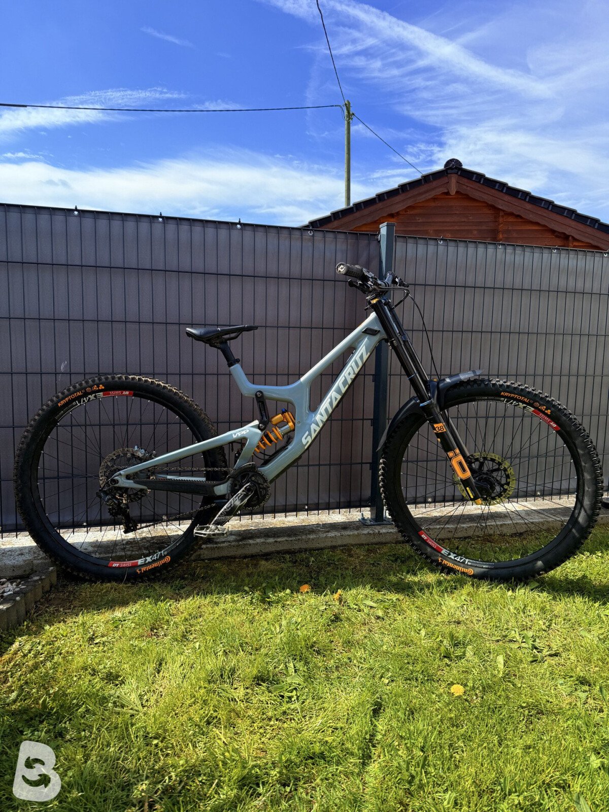 Santa Cruz V10 2021