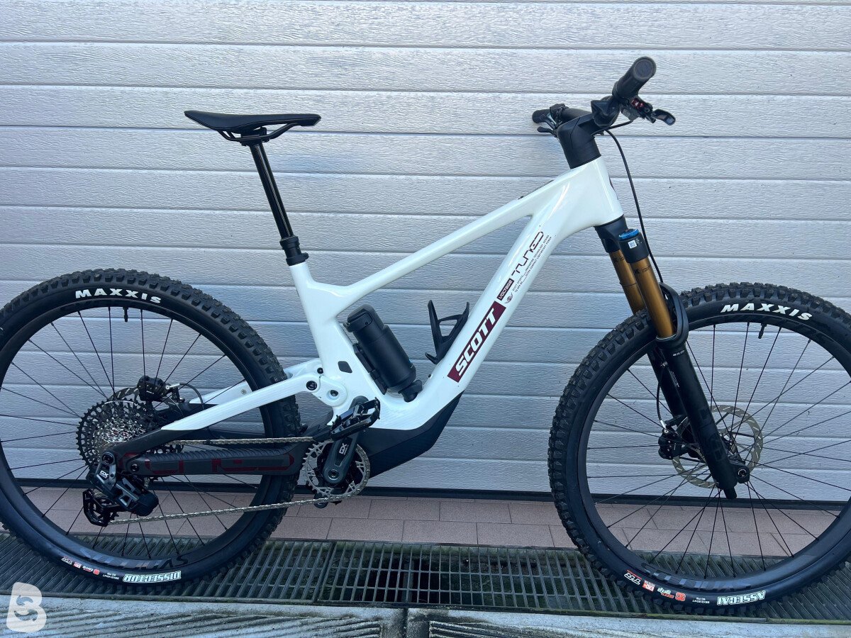 Scott VOLTAGE 900 TUNED 2025
