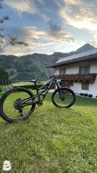 Commencal Clash Essential 2024