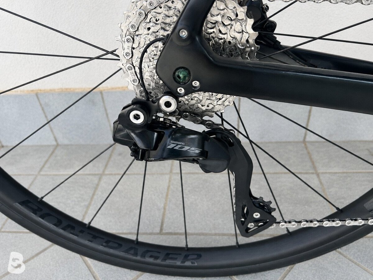 Trek Domane SL6 Gen 4 – Shimano 105 Di2 – cockpit Deda carbonio integrato 2023