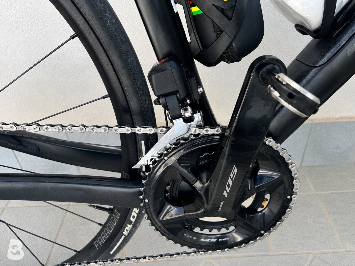 Trek Domane SL6 Gen 4 – Shimano 105 Di2 – cockpit Deda carbonio integrato 2023