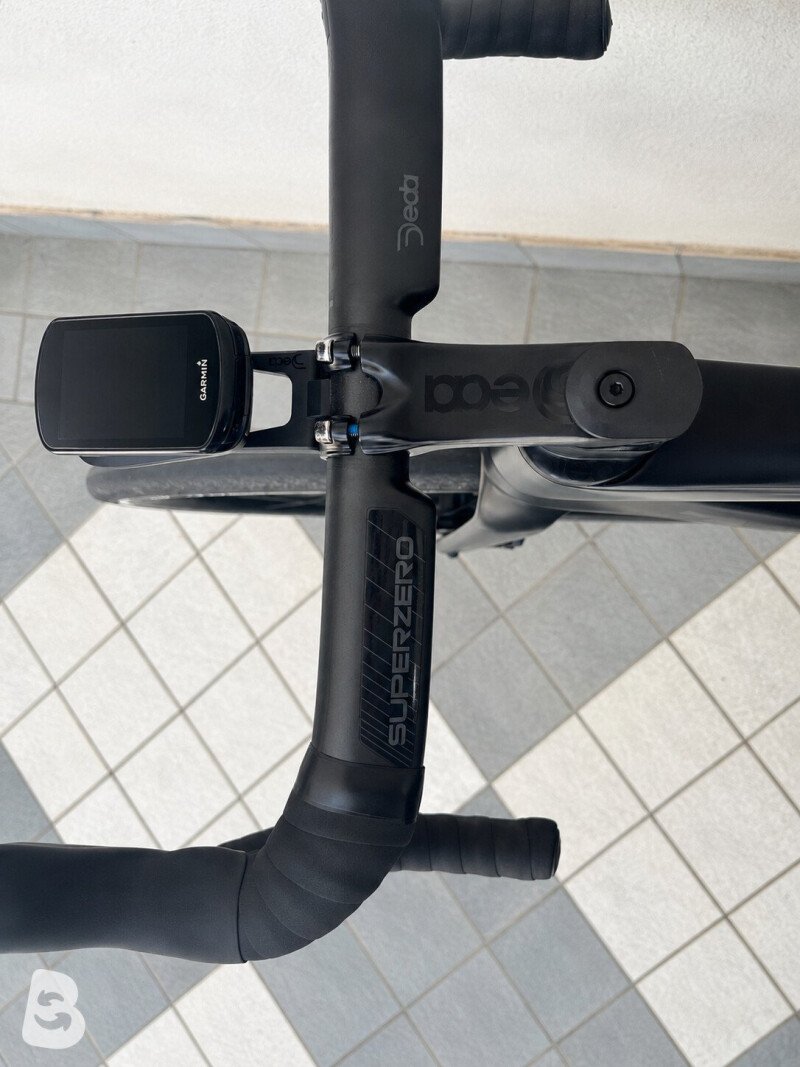 Trek Domane SL6 Gen 4 – Shimano 105 Di2 – cockpit Deda carbonio integrato 2023