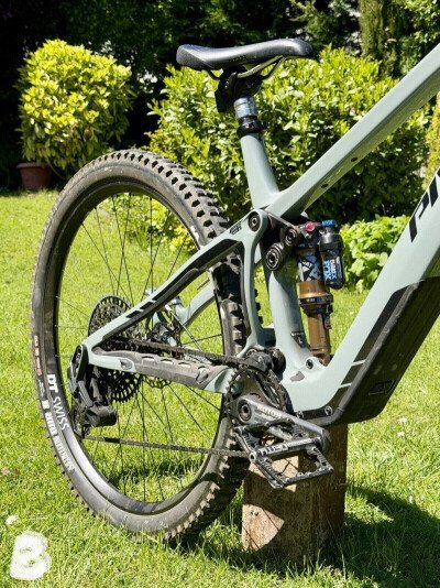 Pivot SHUTTLE SL Pro X0 Eagle Transmission 2023