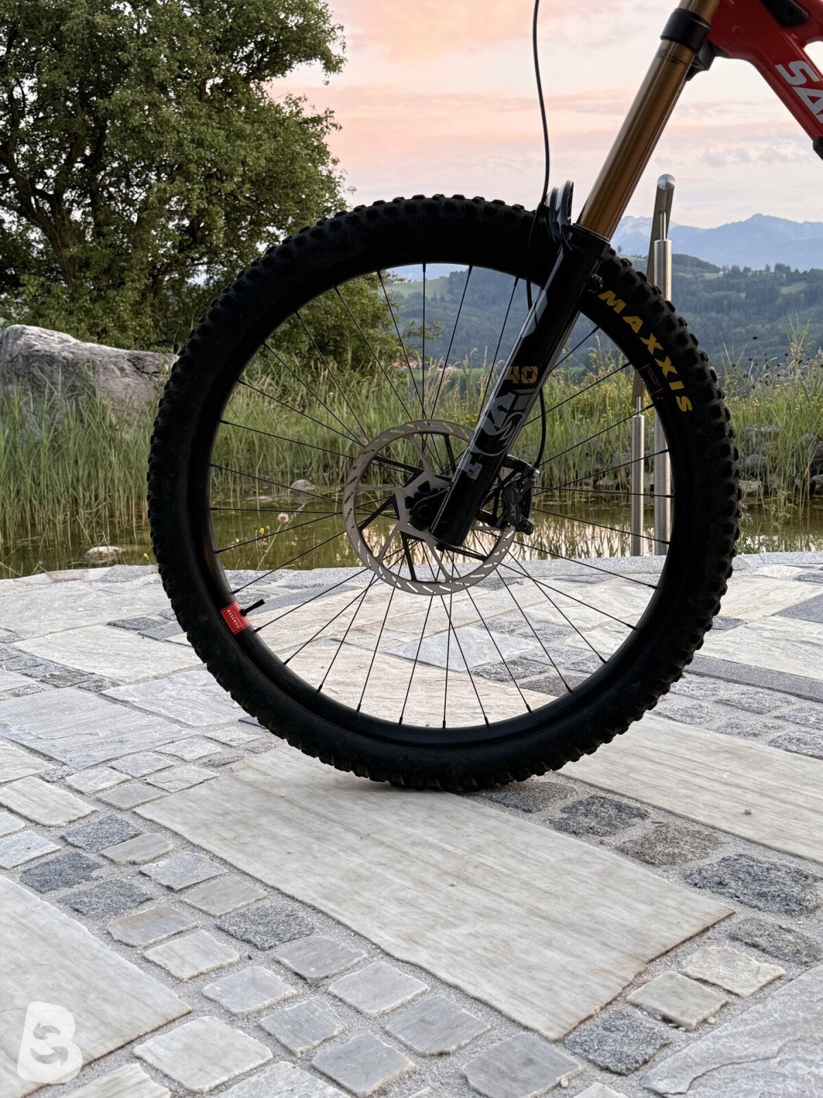 Santa Cruz V10 2024