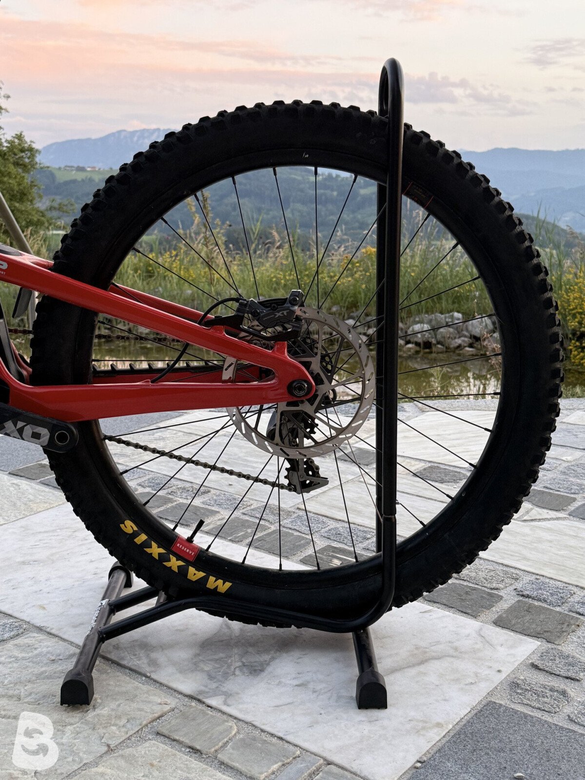 Santa Cruz V10 2024