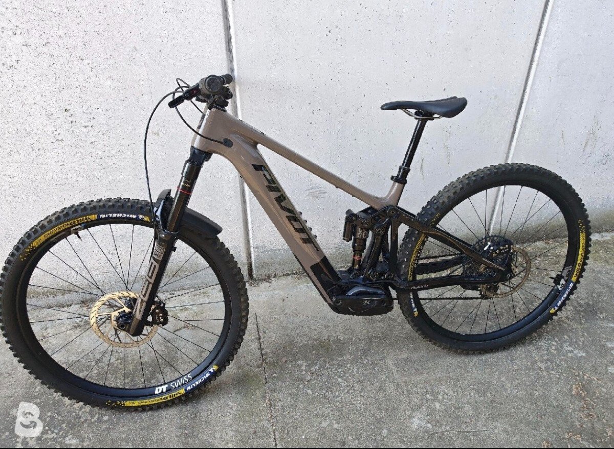Pivot Shuttle AM PRO 2025