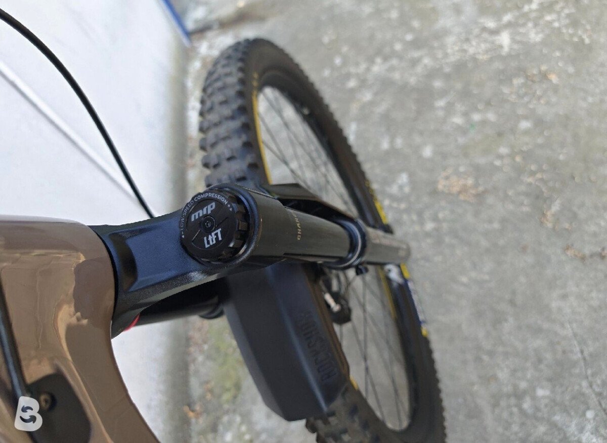 Pivot Shuttle AM PRO 2025
